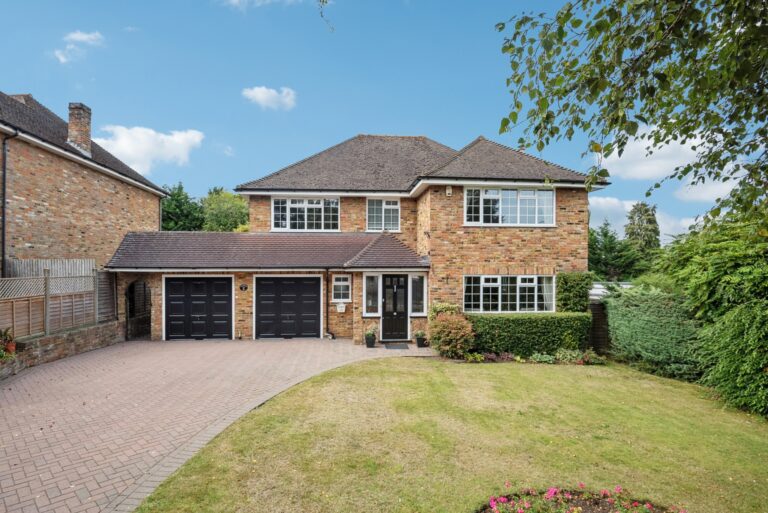 2 Tollgate Close, Chorleywood, WD3