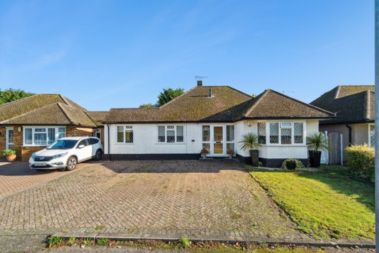 Kenwood Drive, Mill End, Rickmansworth, WD3