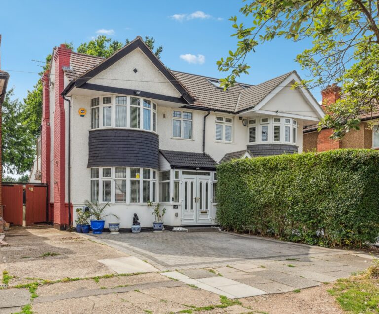 Sylvia Avenue, Hatch End, Pinner HA5