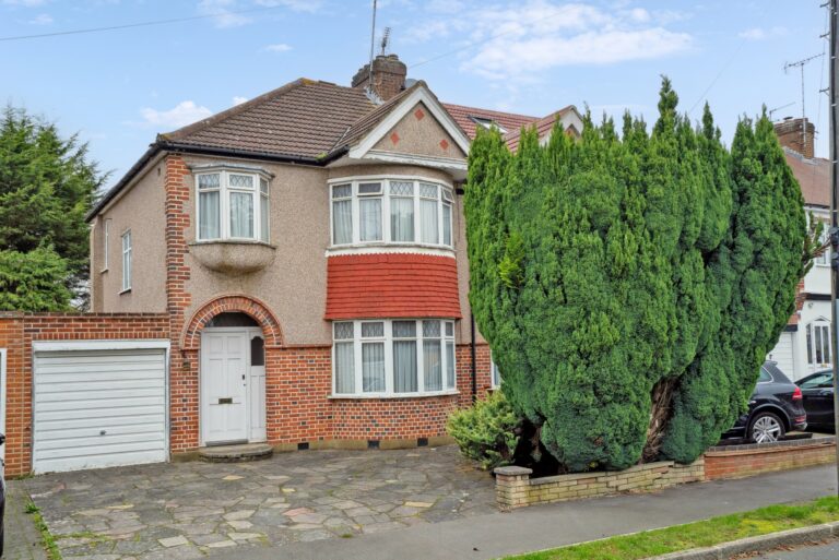 St Michaels Crescent, Pinner, HA5