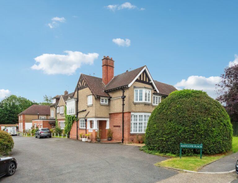 Azalea Walk, Pinner, HA5