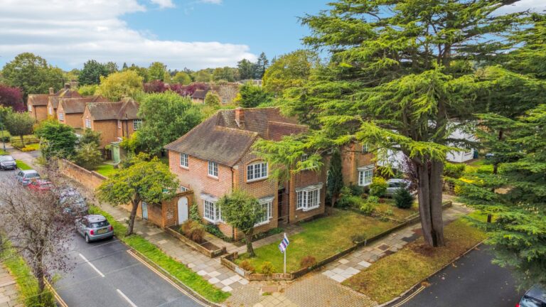 Hallam Gardens, Hatch End, Pinner HA5