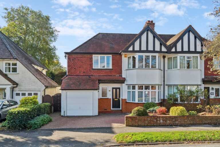 Field Way, Rickmansworth, WD3