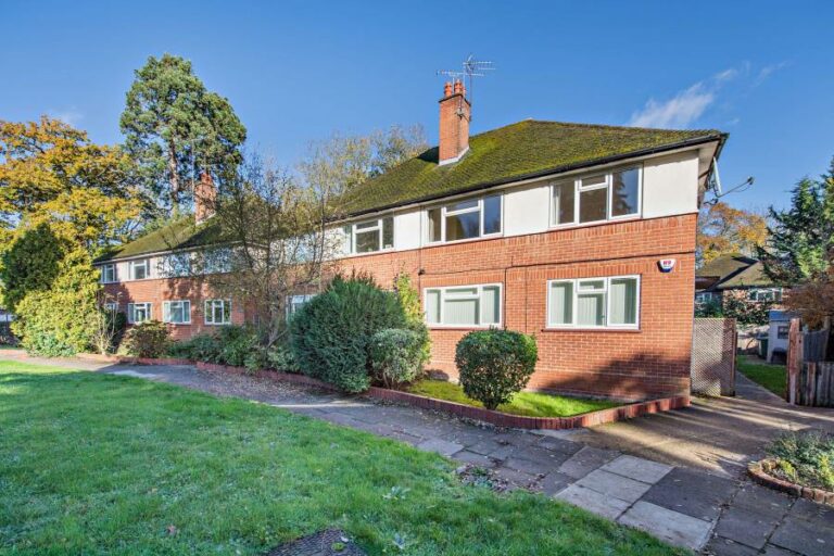 Lloyd Court