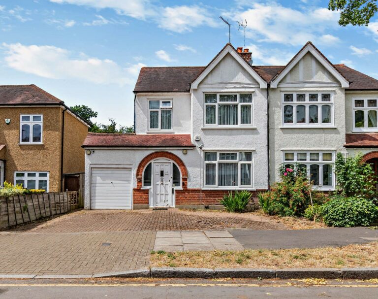 Barrow Point Avenue, Pinner, HA5