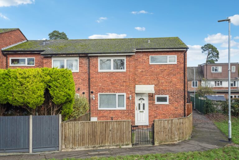 Lyneham Walk, Pinner, HA5