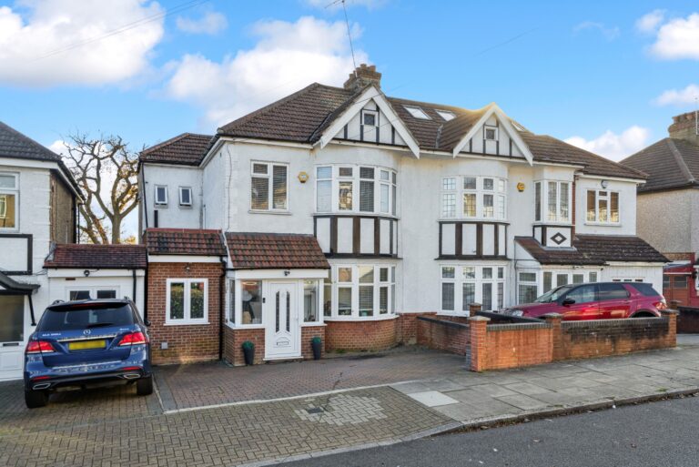 Lyndhurst Avenue, Pinner HA5