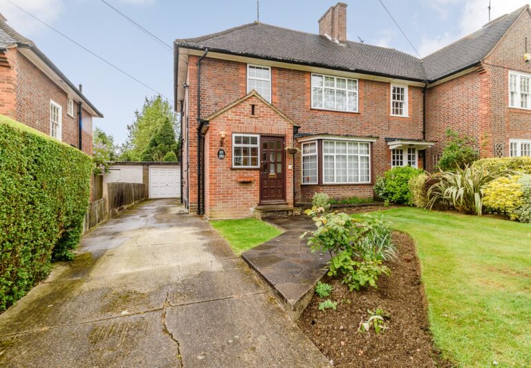 Woodhall Gate, Pinner, HA5 4TN