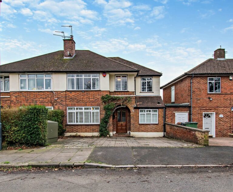 Oxhey Lane, Hatch End, Pinner HA5