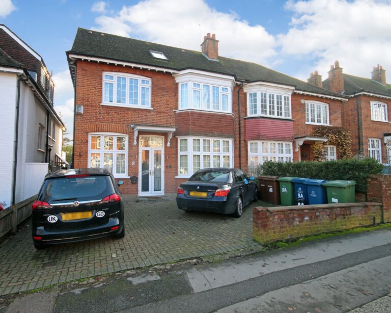 West End Avenue, Pinner, HA5