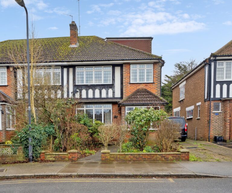 George V Avenue, Pinner, HA5