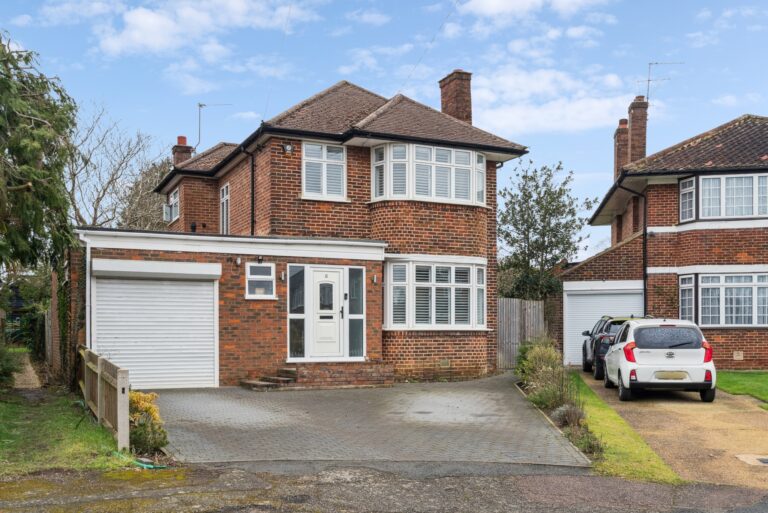Oakmeade, Hatch End, Pinner HA5