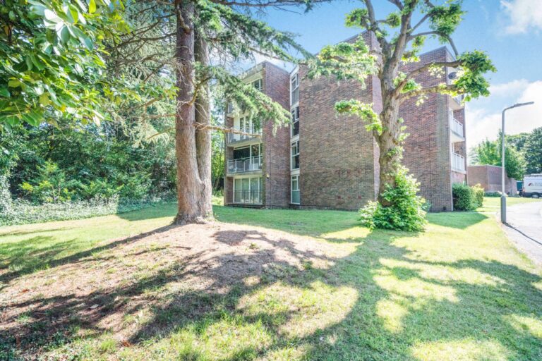 Leaf Close, Northwood