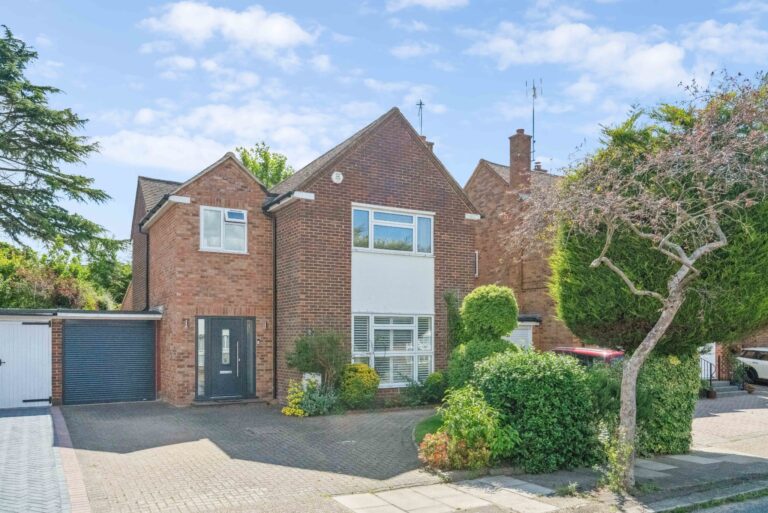 Woodhall Gate, Pinner, HA5