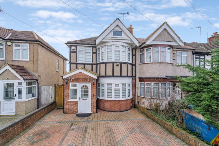 Warden Avenue, Harrow HA2