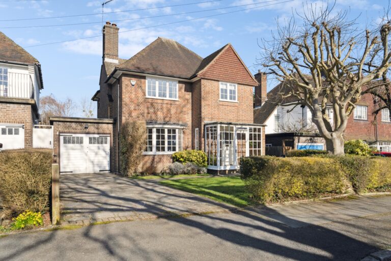 Marsworth Avenue, Pinner HA5