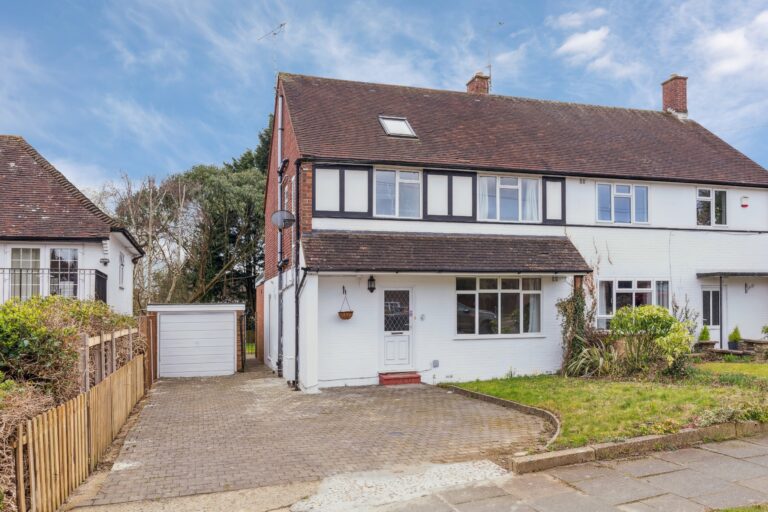 Evelyn Drive, Pinner, HA5