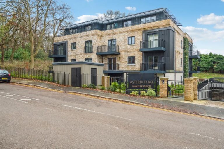 Eastbury Avenue