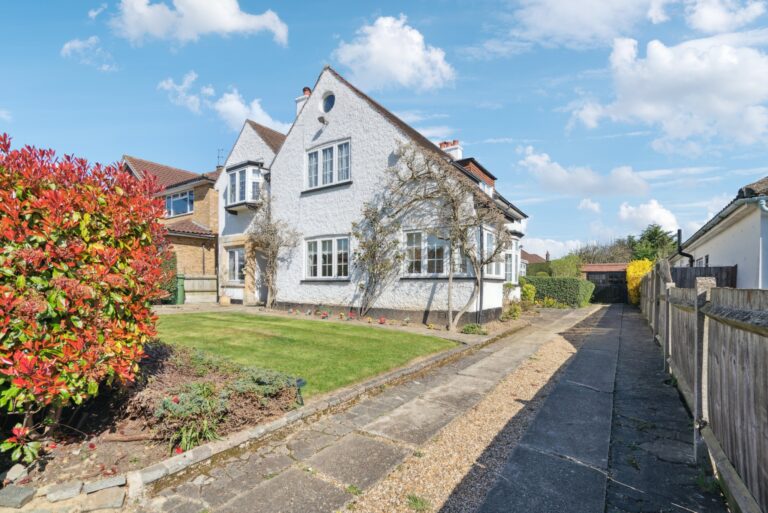 West End Avenue, Pinner HA5