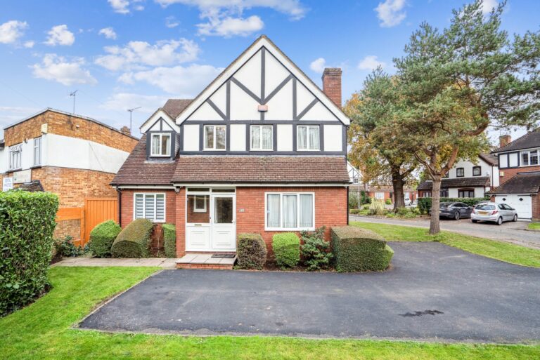 Robarts Close, Pinner, HA5
