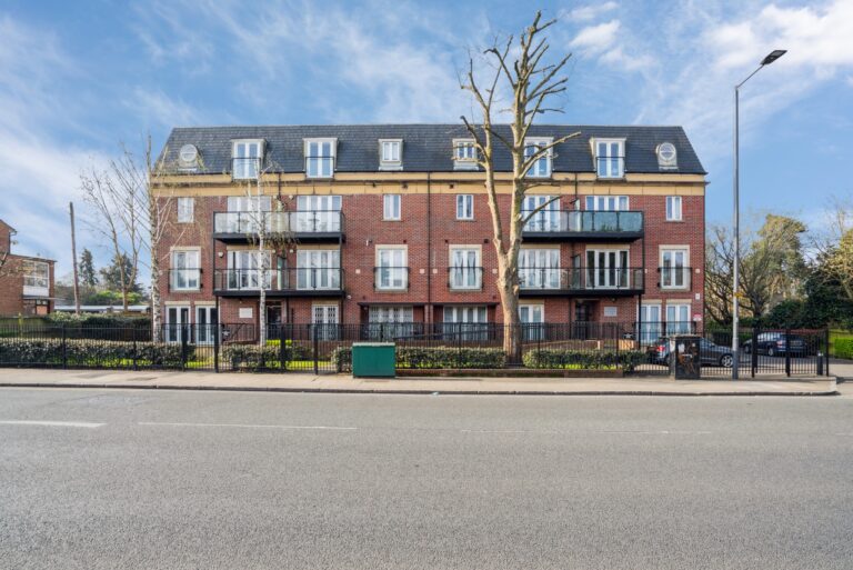 Gray Court, Pinner, HA5