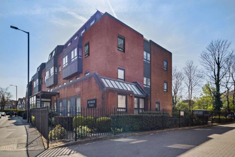 Riverside Place, Marsh Road