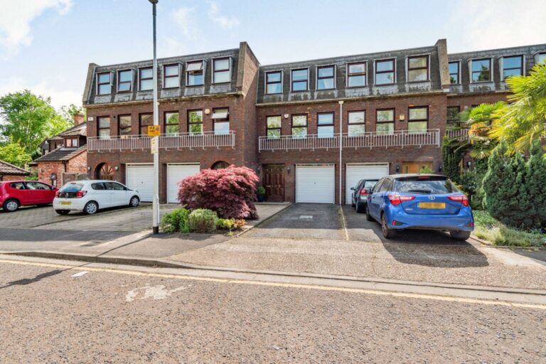 Merrows close, Northwood