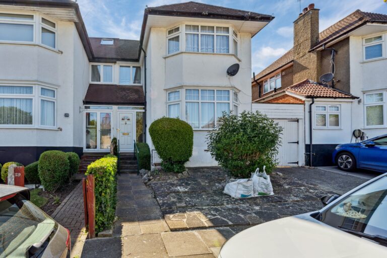 Middleton Drive, Pinner HA5