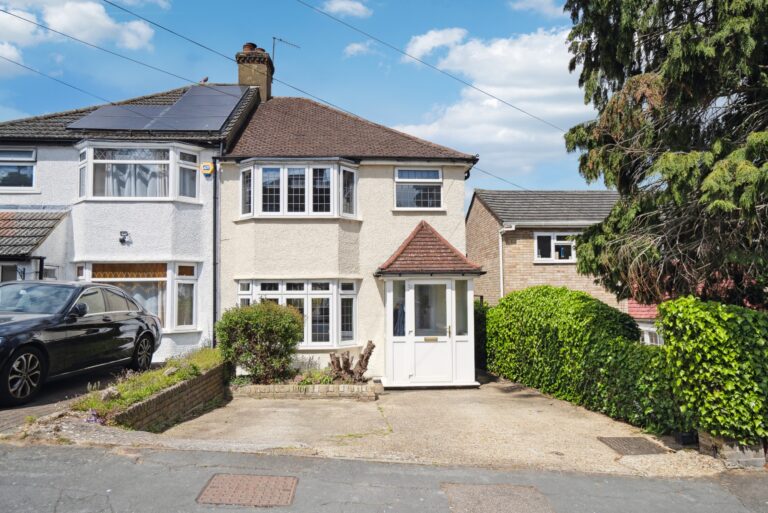 Vivian Close, Watford