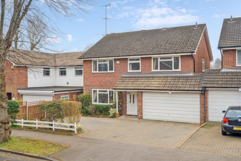 Oakleigh Road, Hatch End, Pinner HA5