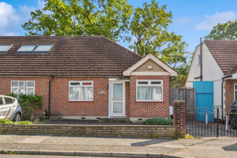 Woodford Crescent, Pinner HA5