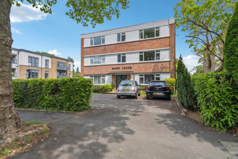The Avenue, Hatch End, Pinner HA5