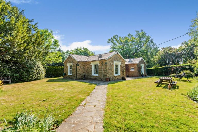 Chandlers Lane, Chandlers Cross