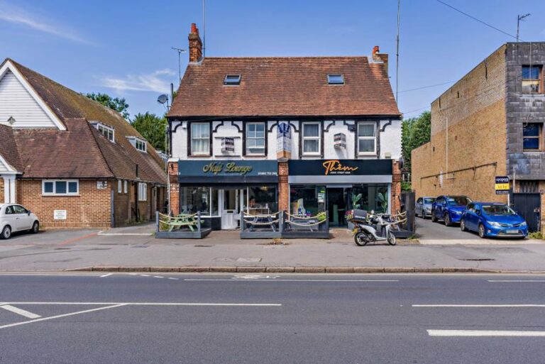 High Road, Ickenham