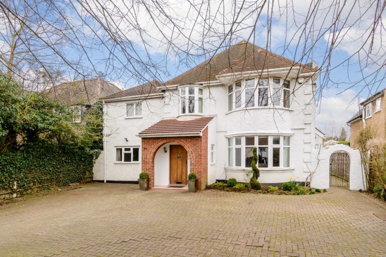 Uxbridge Road, Pinner, HA5