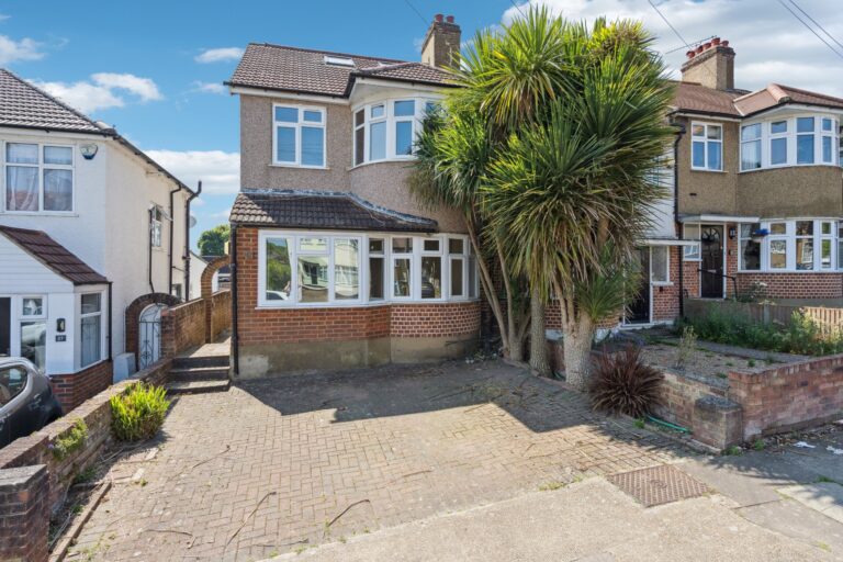 Wentworth Drive, Pinner HA5