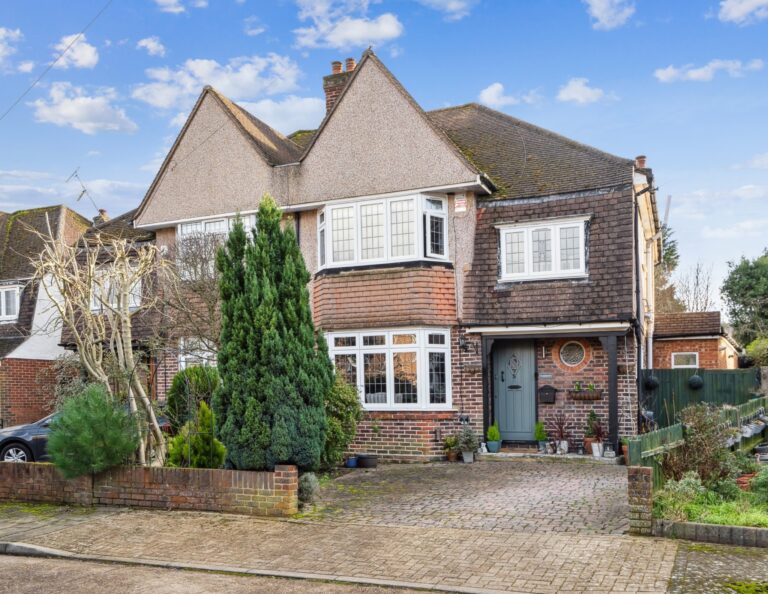 Anglesmede Way, Pinner HA5