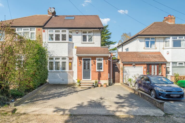 Chamberlain Lane, Pinner HA5