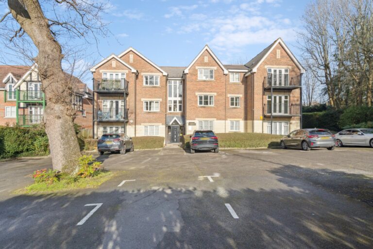 High Oaks, 33 Eastbury Avenue, Northwood