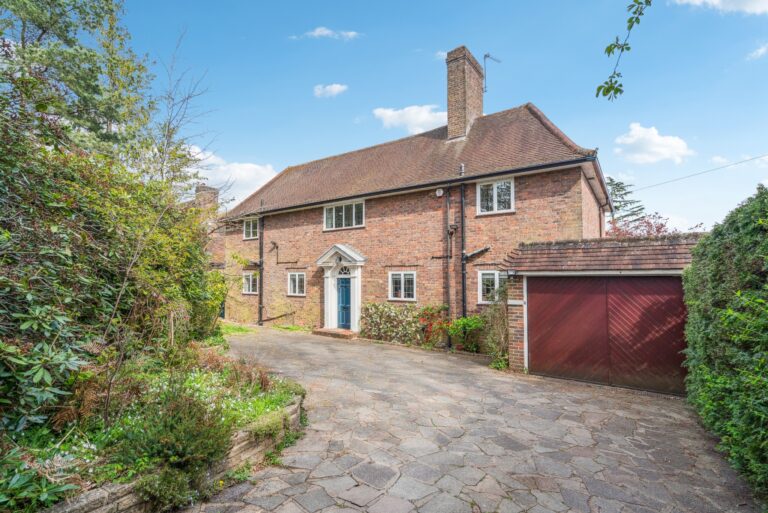 Pinner Hill, Pinner HA5