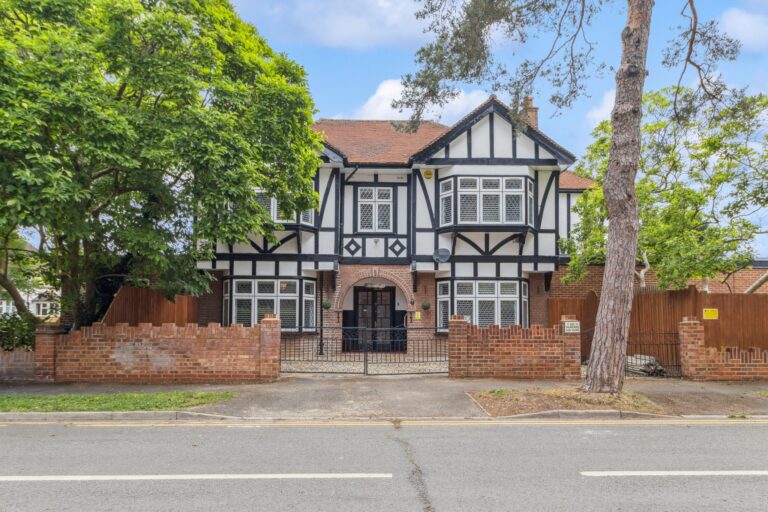 Hillview Road, Pinner HA5