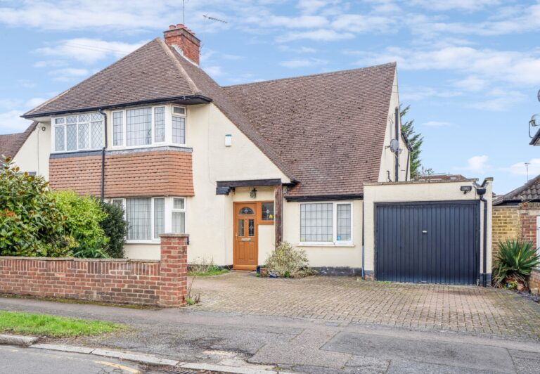The Avenue, Pinner HA5