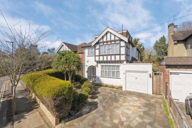 Hillcrest Avenue, Pinner