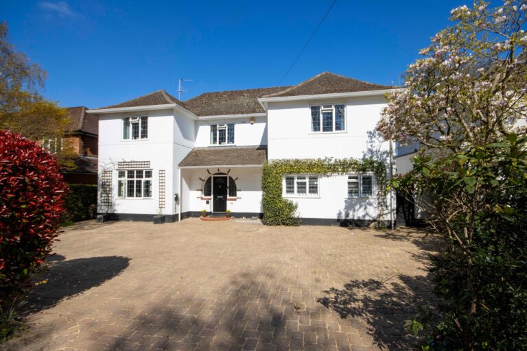 Chalfont Lane, Chorleywood, WD3