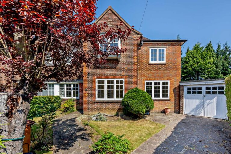 Broadmead Close
