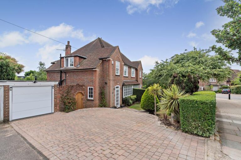 Albury Drive