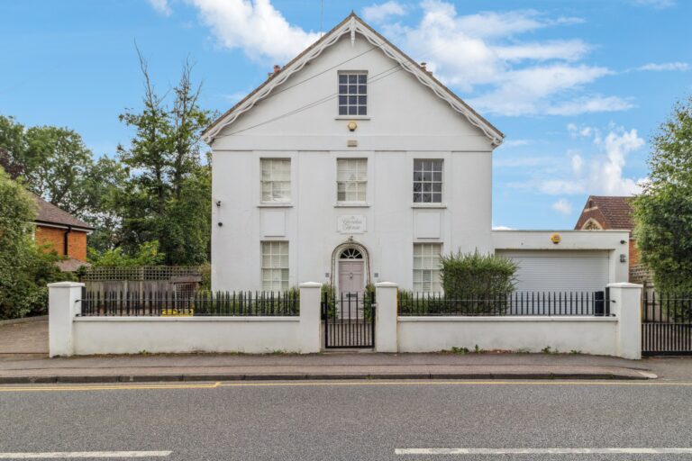 Paines Lane, Pinner Village HA5