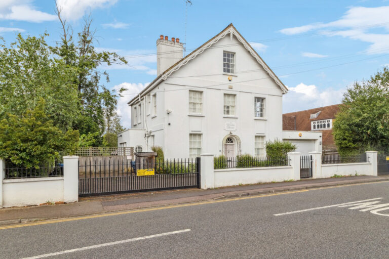 Paines Lane, Pinner Village HA5