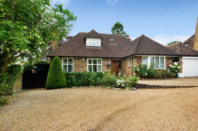 Cuckoo Hill, Pinner HA5