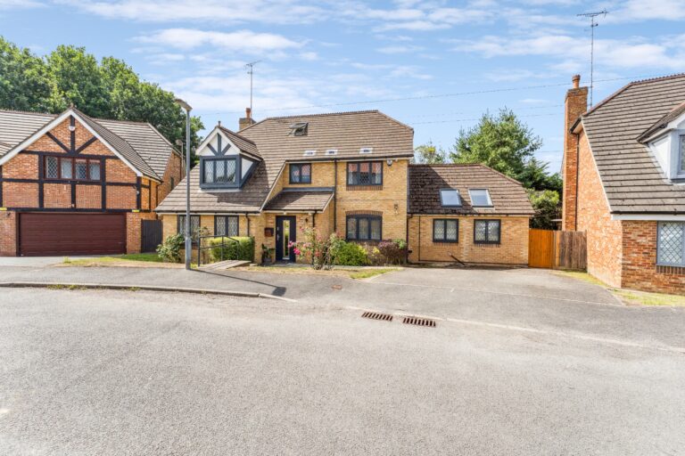 The Oaks, Watford